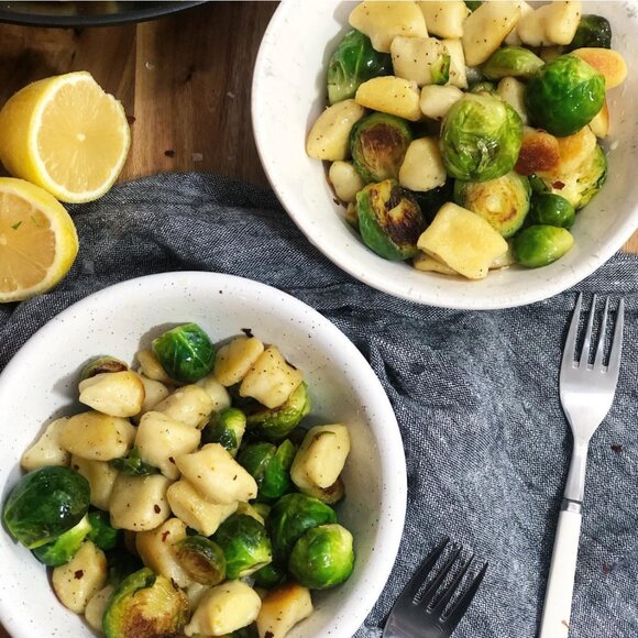 Crate & Barrel Cream Ceramic Bowl 5'in - Picture 5 of 8